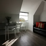Diamond - Southbourne Grove Villa Apartment 5
