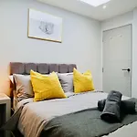 Stunning Sea View Apartment Near The Beach, Bournemouth & Poole