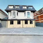 Stunning Sea View Apartment Near The Beach, Bournemouth & Poole