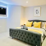 Luxury 3 Bedroom Apartment Near Bournemouth Beach & Poole