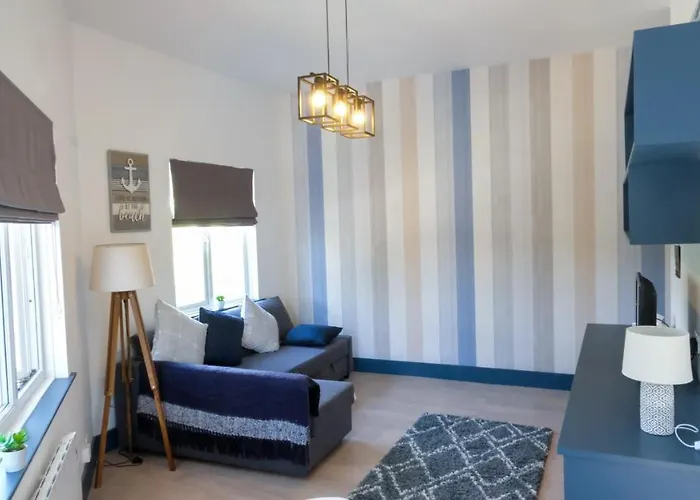Intimate Entire Flat 9-Min Walk To Boscombe Beach