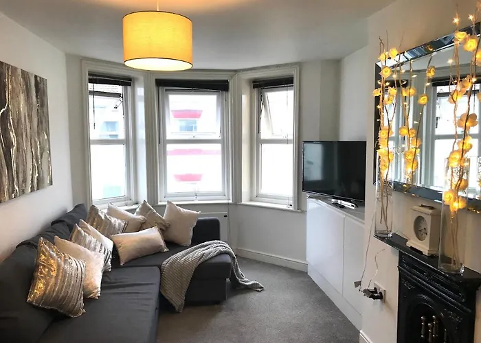 Bright City Center Apartment - Close To Beach