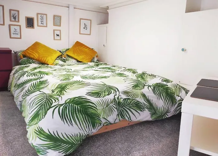 Cute & Cosy Loft-Style Studio Close To Beach