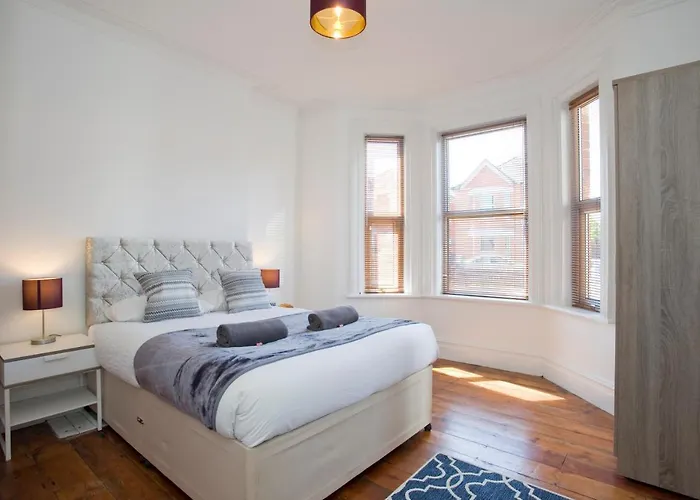 Alma Apt - 2 Bedrooms - Lovely Garden And Free Parking
