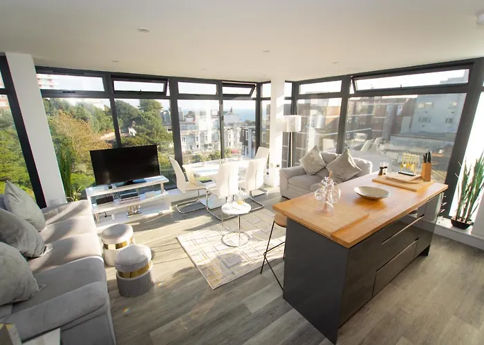 * Panoramic Penthouse With Sea & City Views