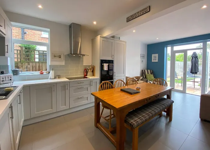 Charming 3 Bed House And Garden, Pet Friendly