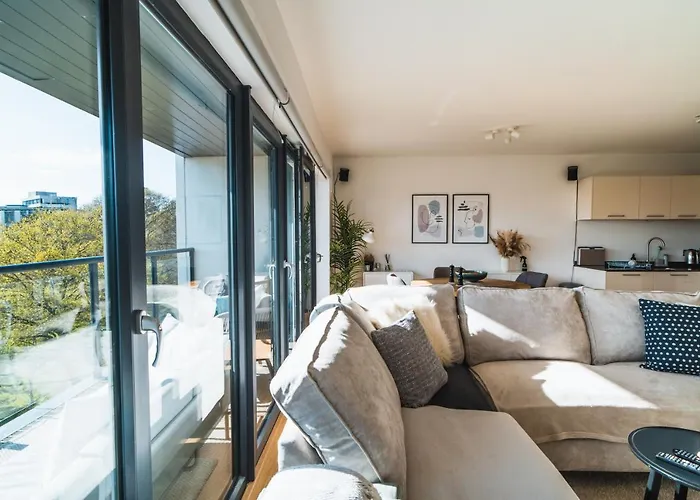⭑ Modern Town Centre Apartment ⭑