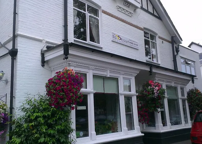 The Rosscourt Guest House-Free On Site Parking (Adults Only)