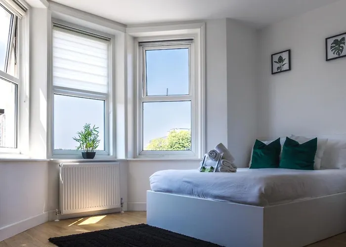 306, The Kove, West Hill Road