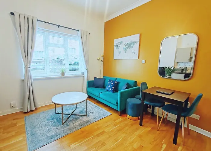 Bright And Stylish 2 Bedroom Apartment Bournemouth Town Centre Apartment Sleeps 5 Free Parking