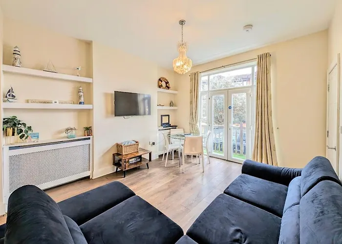 Town Centre House For 6 Guests