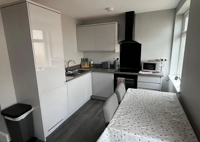 New 2 Bedroom First Floor Apartment Close To Beach