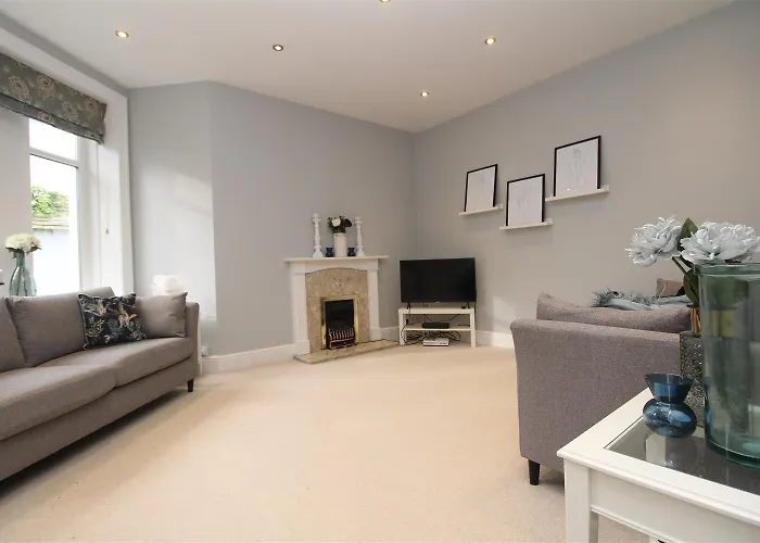 2 Bed Garden Apartment By Beach In Alum Chine, Bournemouth
