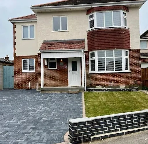 Charming 3-Bedroom House With Private Garden