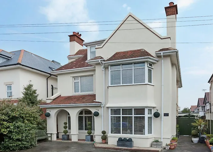 Stourcliffe House