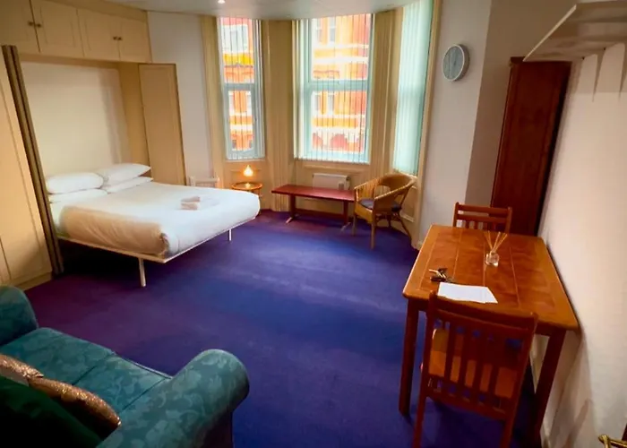 Studio Flat, Westbourne, Bournemouth