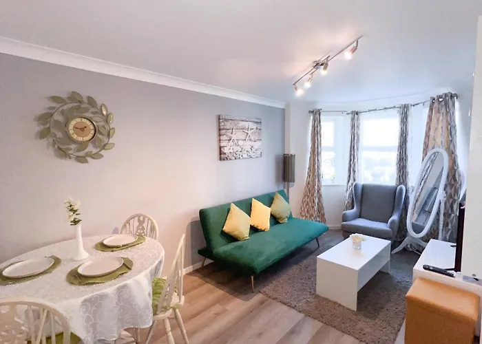 Mada Apartment Bournemouth 12 Min Walk To The Beach
