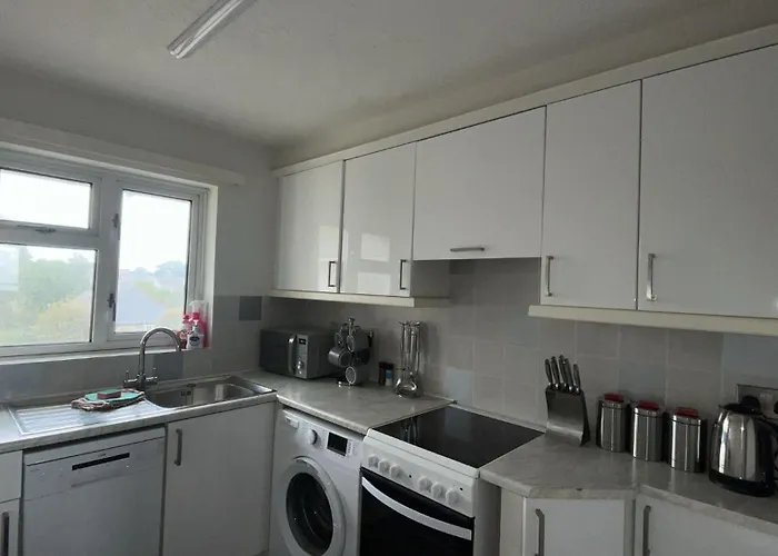 Stunner Sea View 2 Bedroom Sleeps 6-Free Parking