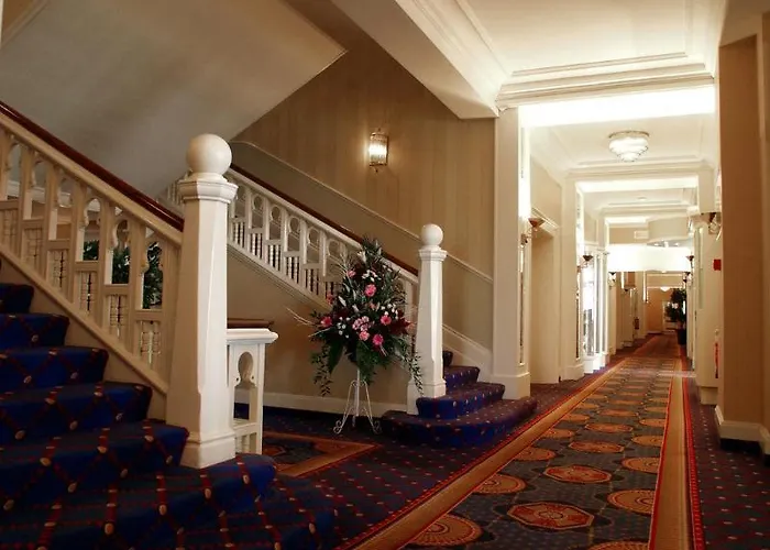 Carlton Club Apartments
