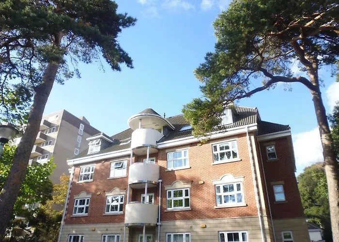 Walking Distance To Beach , Close To Town Center