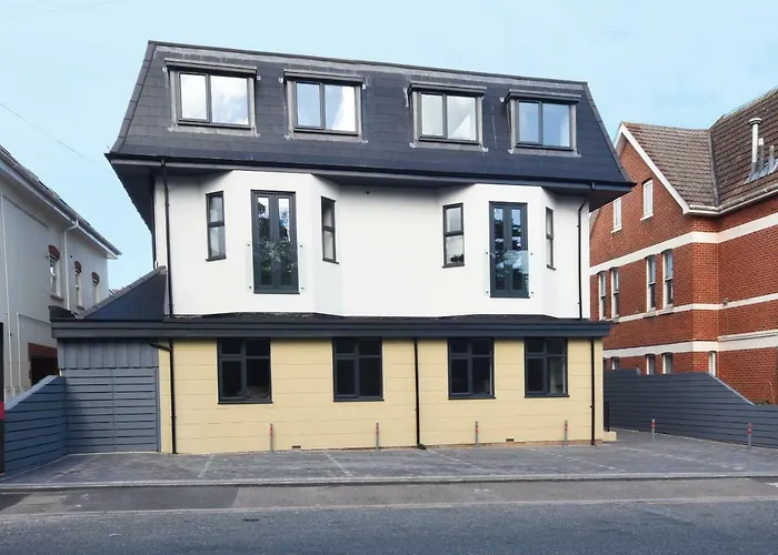 Luxury 3 Bedroom Apartment Near Bournemouth Beach & Poole