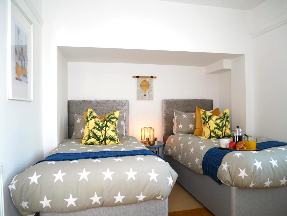 Seaside Serenity: 3-bedroom Garden Retreat With Beach Access *