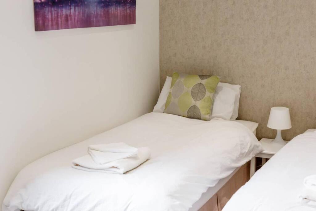 Stylish 2 Bed 2 Bath *close To And Centre With Parking* * Bournemouth