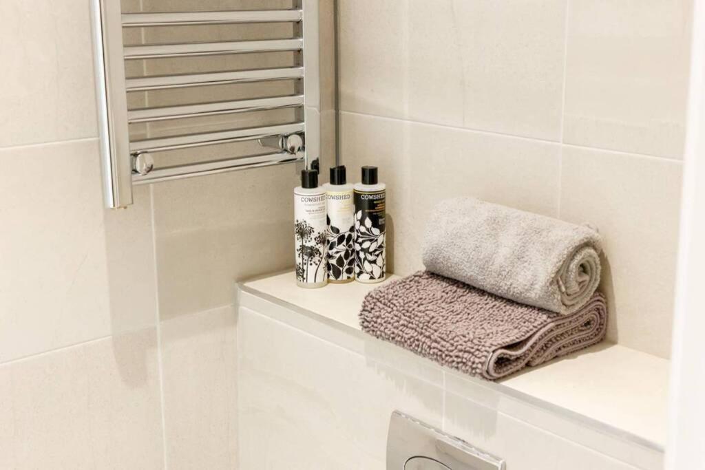Stylish 2 Bed 2 Bath *close To And Centre With Parking* * Bournemouth