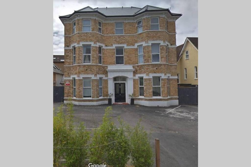 Stylish 2 Bed 2 Bath *close To And Centre With Parking* Apartment Bournemouth