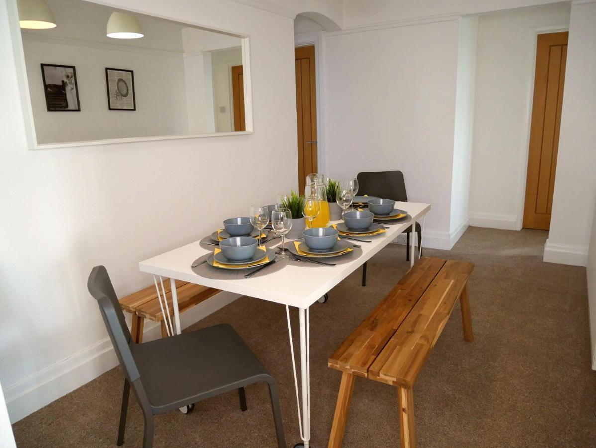 Seaside Serenity: 3-bedroom Garden Retreat With Beach Access Apartment Bournemouth