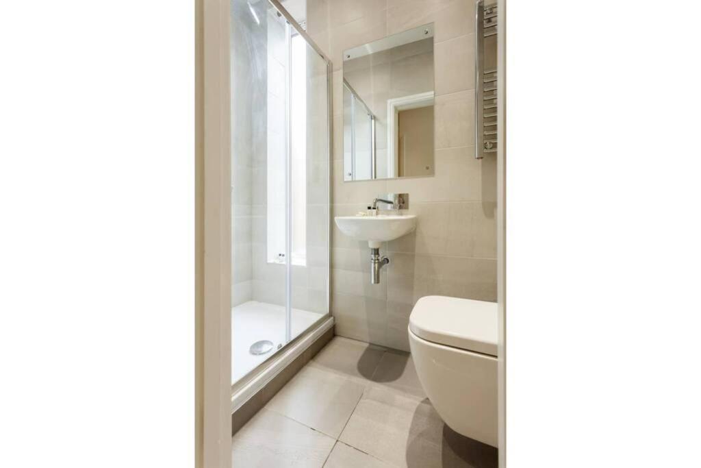 Stylish 2 Bed 2 Bath *close To And Centre With Parking* Apartment Bournemouth