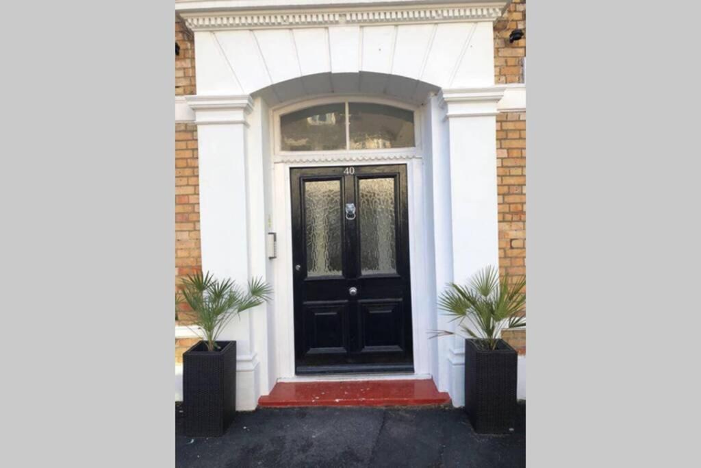 Stylish 2 Bed 2 Bath *close To And Centre With Parking* Apartment Bournemouth