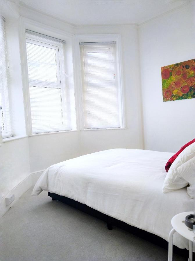 Apartment Entire Floor 2 Bedrooms On Westcliff
