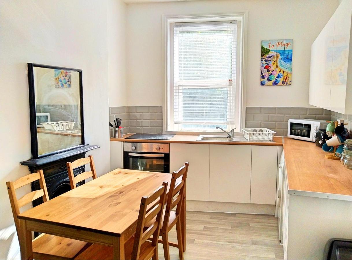 Entire Floor 2 Bedrooms On Westcliff Apartment
