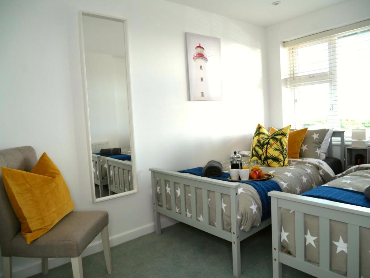 Seaside Serenity: 3-bedroom Garden Retreat With Beach Access Bournemouth