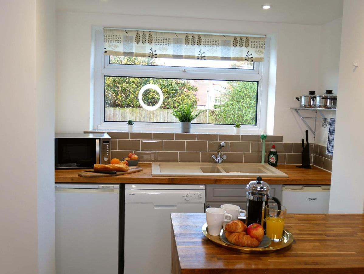 Seaside Serenity: 3-bedroom Garden Retreat With Beach Access Bournemouth
