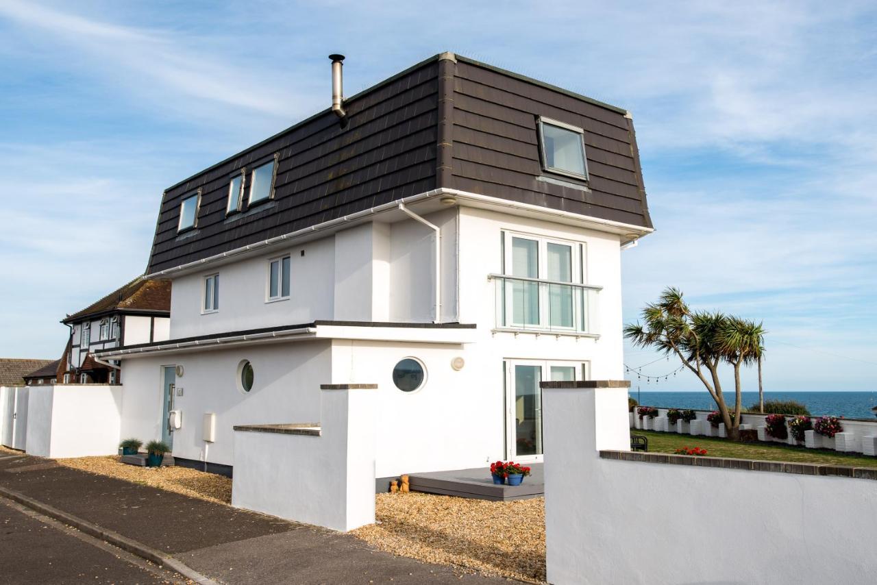 Holiday home & Sea Views
