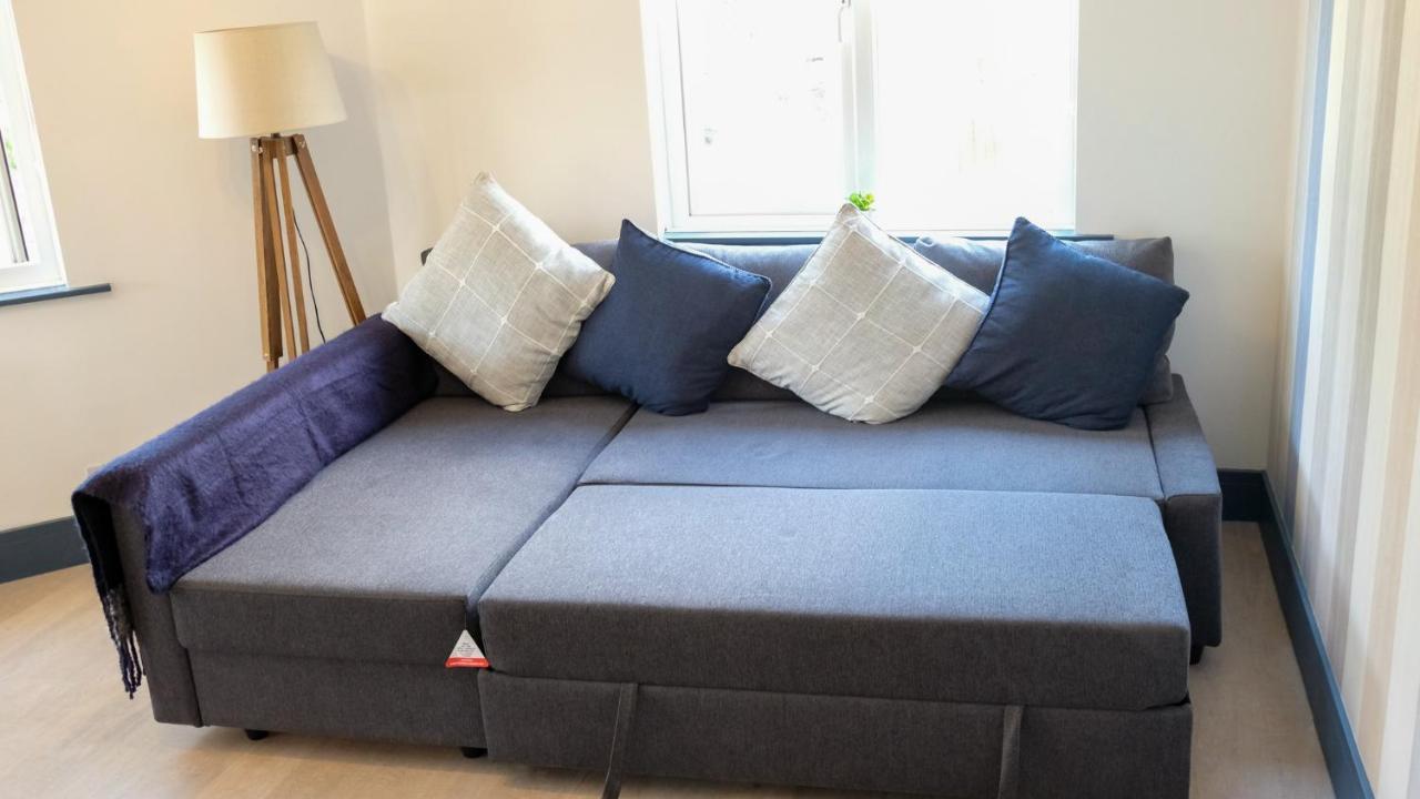 Intimate Entire Flat 9-min Walk To Boscombe