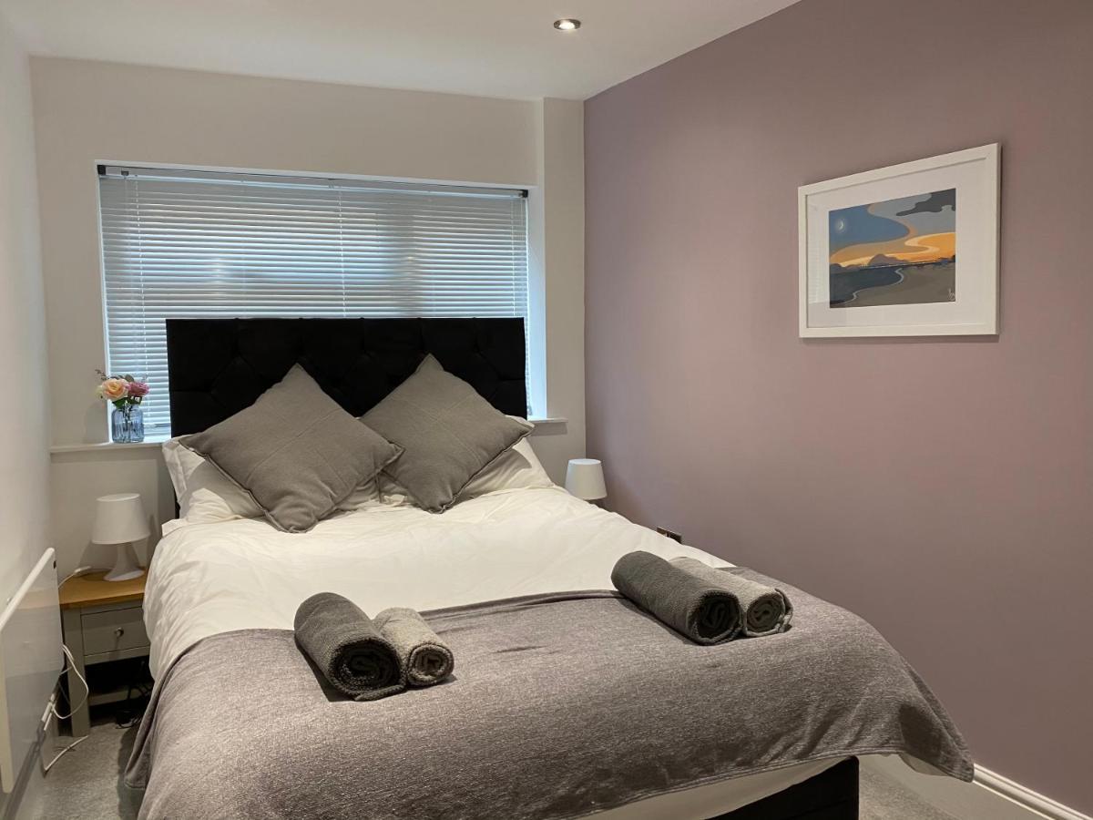 Superb 2 Beds 2 Baths New W/ Garden+patio Bournemouth