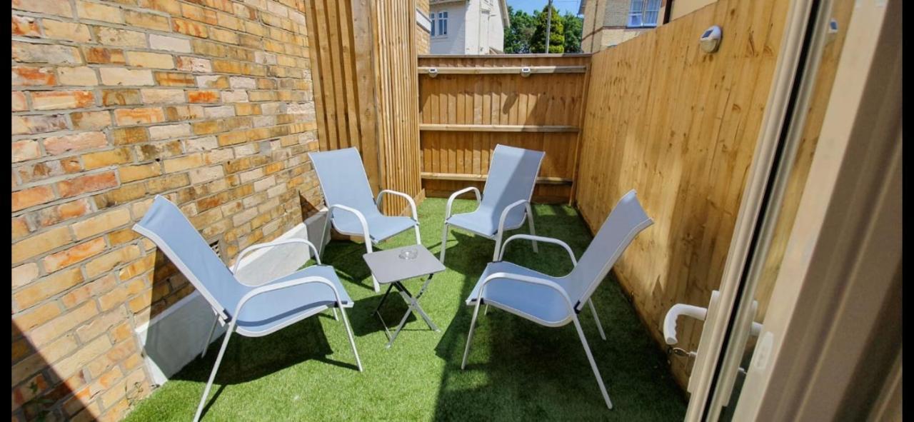 Superb 2 Beds 2 Baths New W/ Garden+patio Apartment
