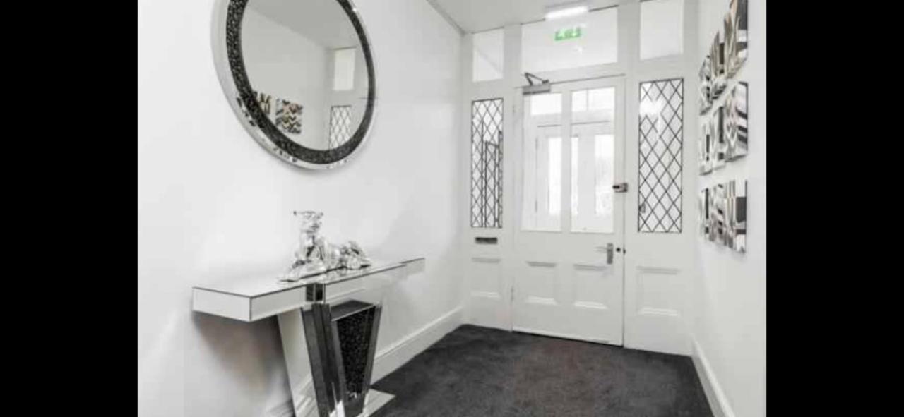 Apartment Superb 2 Beds 2 Baths New W/ Garden+patio Bournemouth