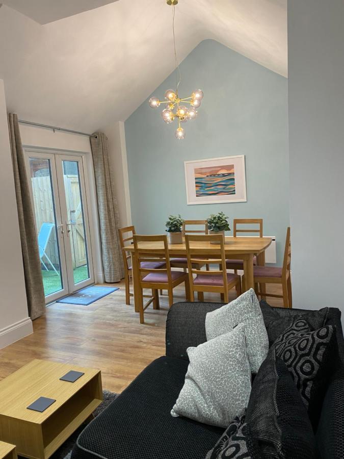 Superb 2 Beds 2 Baths New W/ Garden+patio *