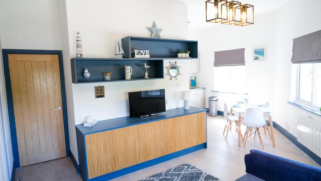 Intimate Entire Flat 9-min Walk To Boscombe Apartment *