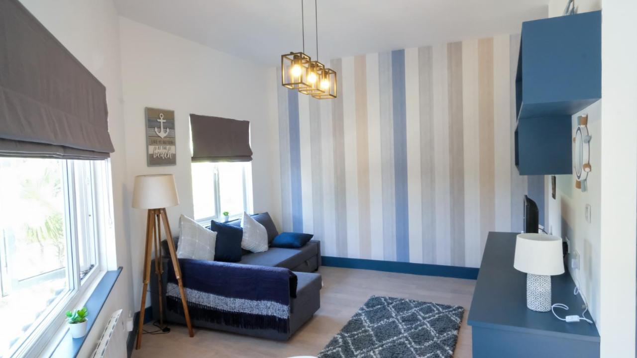 Intimate Entire Flat 9-min Walk To Boscombe Apartment Bournemouth