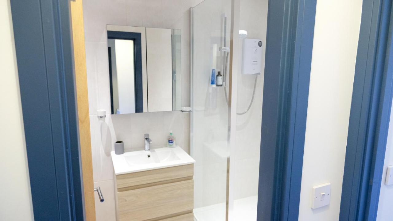 Intimate Entire Flat 9-min Walk To Boscombe