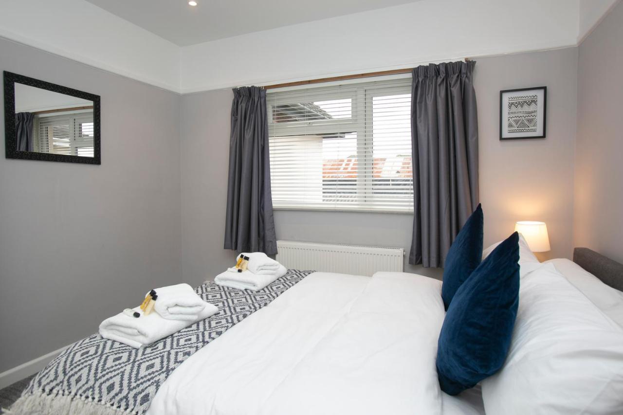 Beachside Family Oasis With Free Parking