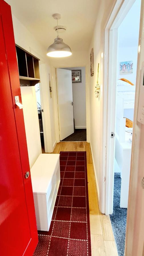 Sea Breeze, 2 Bdr With En-suites, Private Parking, Internet- Sleeps 4 Ppl Apartment