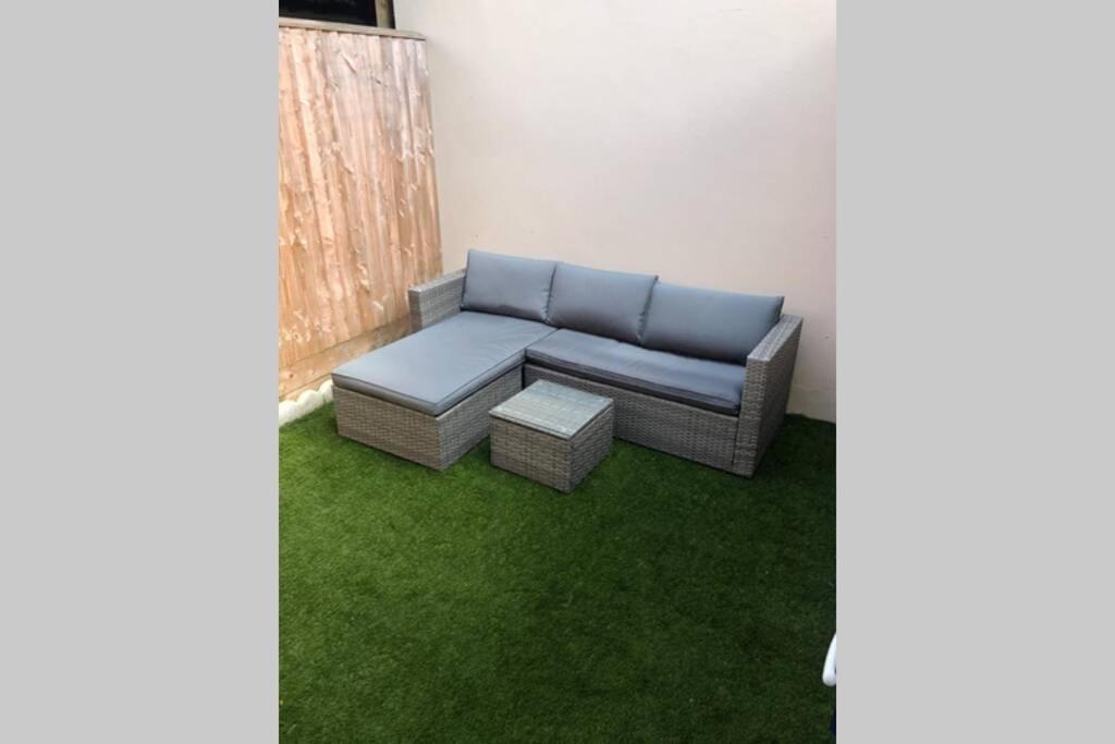 Modern House In Town Centre Holiday home *