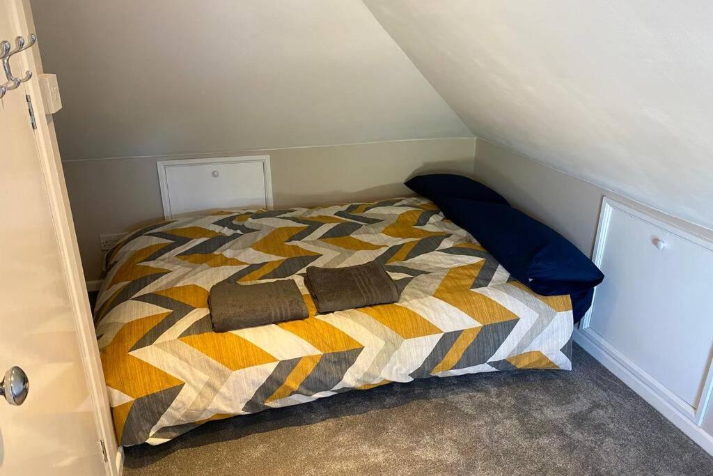 Spacious 2 Bed Sleeps 4 Near Bournemouth