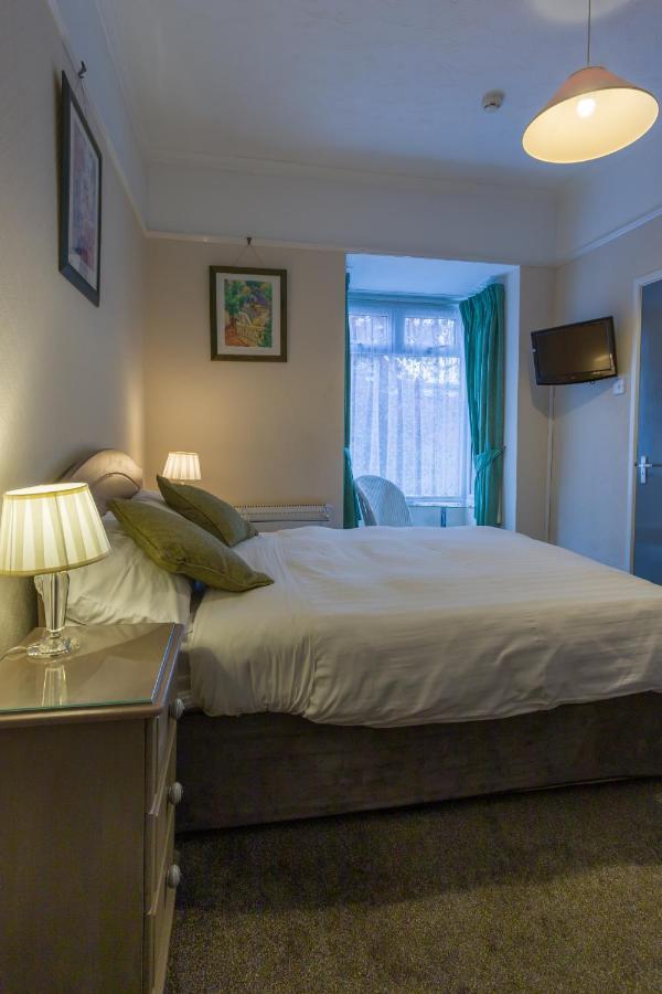 The Rosscourt Guest House-Free On Site Parking (Adults Only) Guest house